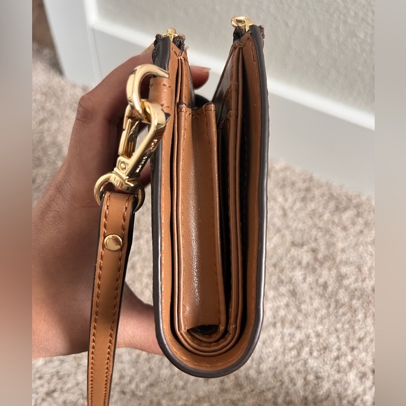 Michael Kors Monogram Wallet/Wristlet/Phone pouch - Picture 5 of 11